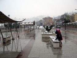 Koceli'nde Pazar Boş Kaldı, Çocuklar Karın Keyfini Çıkardı