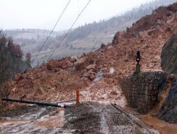 Heyelan, Malatya-Gölbaşı Demiryolu Güzergahını Kapattı