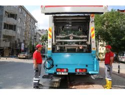 Dezenfekte Aracı İle Çöp Konteynerları Yerinde Temizleniyor