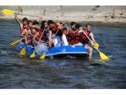 Köprülü Kanyon'da Raftingcilerin Yüzünü Yerli Ve Avrupalı Turistler Güldürdü