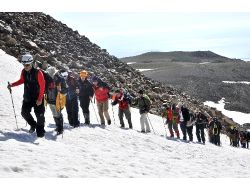 Mudosk, 106 Dağcı İle Zirve Yaptı