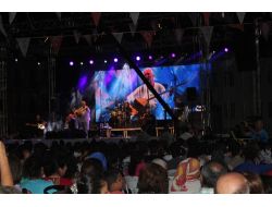 Onur Akın, Sevilen Şarkılarını Manavgatlılarla Birlikte Seslendirdi