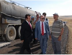 Kırşehir'de Köy Yolları Asfaltlanıyor