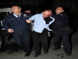 Polisten Kaçarken Polis Aracına Çarptılar
