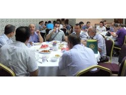 Akyazı Akegder Öğretmenleri Yemekte Buluşturdu