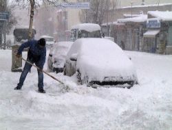 Ardahan'da Kar Yağışından Dolayı 100'den Fazla Köy Yolu Ulaşıma Kapandı