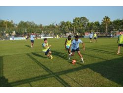 Demirspor Teknik Direktörü İldiz, Genç Oyunları İzledi