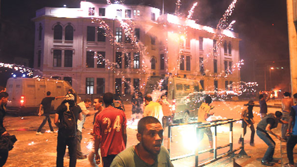 DEVLER MISIR'I TERK EDİYOR..