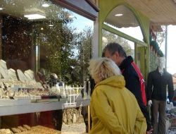 Turistleri Rahatsız Eden Çığırtkanlığın Önüne Vitrin Sistemiyle Geçilecek