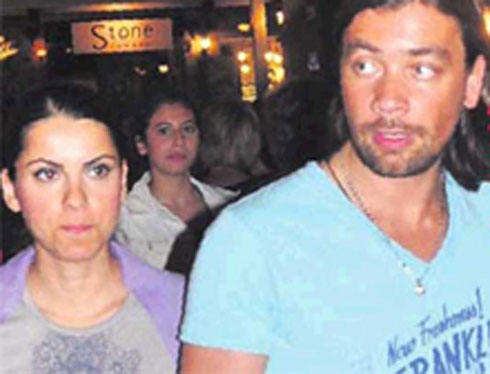 Gökçek'in oğlu eşiyle birlikte Çeşme'de ..