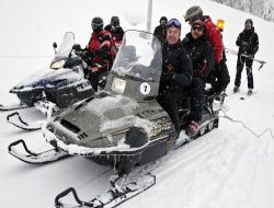 Rusya Devlet Başkanı Medvedev, Azeri Lider Aliyev'i Kar Motoru İle Gezdirdi