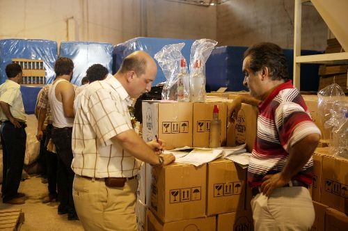 Mersin'de 28 bin 752 şişe sahte içki ele geçirildi