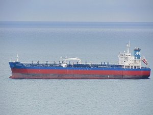 Petrol tankeri karaya oturdu!