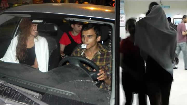 Azra Akın hastanelik oldu!