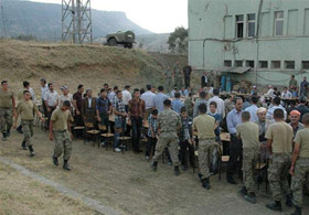 ŞEMDİNLİ'DE ASKER VE VATANDAŞ BAYRAMLAŞTI