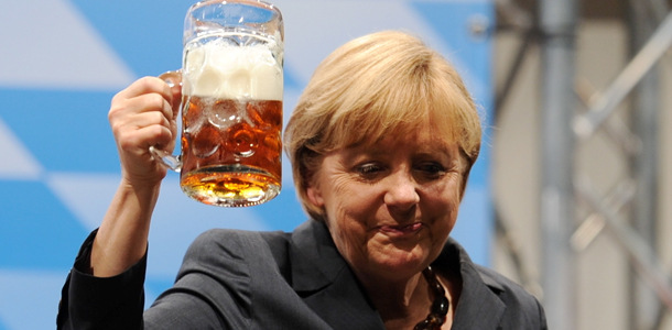 MERKEL'E BİRA TEPKİSİ