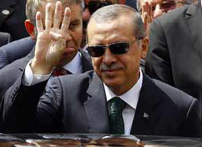 Erdoğan'dan Rabia işareti