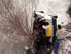 Otomobil Karasu Nehri'ne Uçtu