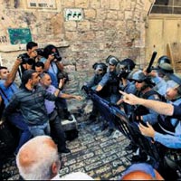 Mescid-i Aksa avlusunda arbede