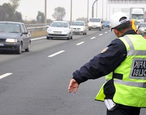 POLİSLER TV'DEN YAKALAYACAK!