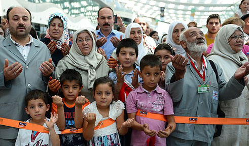 Türkiye'nin ilk hac kafilesi uğurlandı