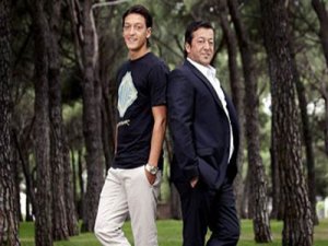 Mesut Özil'in babası Perez'i bombaladı