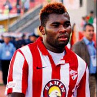 Nijeryalı futbolcuya yakalama kararı