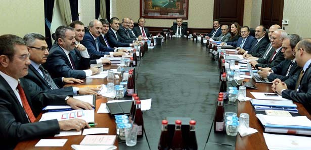 AK Parti'de kritik görüşme