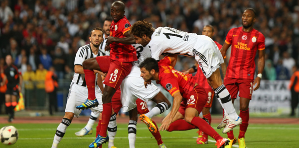 Derbi son dakikada yarım kaldı!