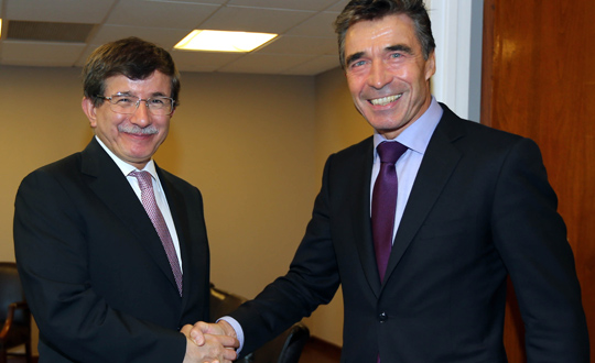 Davutoğlu Rasmussen'le görüştü