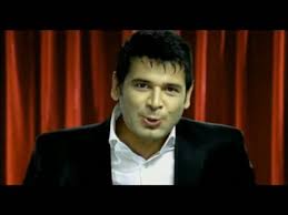 Ünlü şarkıcı trafik kazası geçirdi