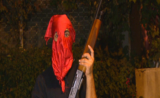 DHKP-C üyeleri uzun namlulu silahlarla nöbet tutuyor