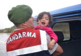 GÜLER'DEN JANDARMA ERİNE TEBRİK