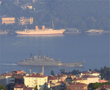 Rus gemileri boğazdan geçti!