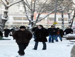 Buzlu Yolda Eller Cepte Yürümek Kırık Vakalarını Artırıyor