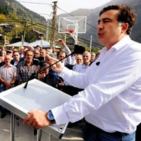 Sarp Sınır Kapısı'ndan girip Artvin'de konuştu