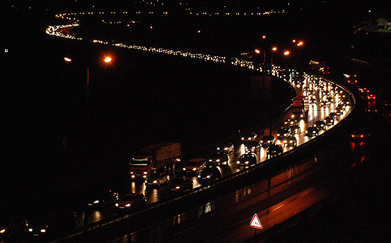 TATİLCİ YOĞUNLUĞU TEM'İ KİLİTLEDİ