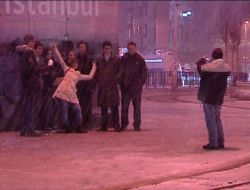 Taksim Meydanı'nda Doyasıya Kartopu Oynadılar