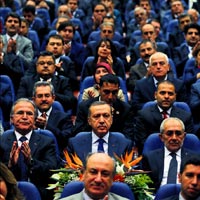 Diktatör diyene meydan okudu!