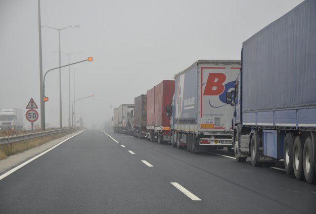 Kapıkulede tır kuyruğu