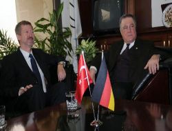 Almanya Başkonsolosu Schneider, İzmir Büyükşehir Belediyesi'ni Ziyaret Etti