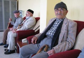 HUZUREVLERİ YAŞLI REKORU KIRIYOR