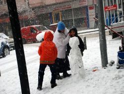 Isparta'da Kar Yağdı, Çocuklar Sokağa Fırladı