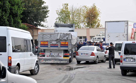 SİLAH YÜKLÜ TIR SURİYE'YE GİDECEKTİ