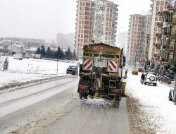 Başkent'te Karla Mücadele Sürüyor..
