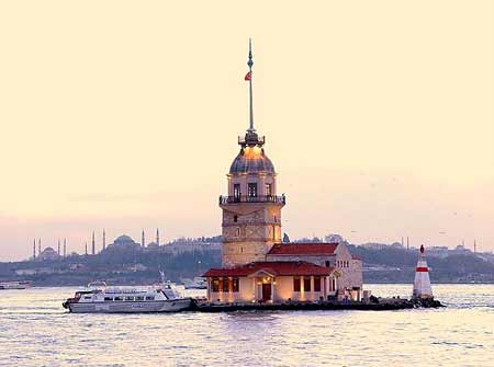 Kız Kulesi'nde haciz şoku