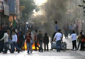 Bursa’da gergin yürüyüş