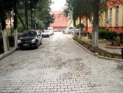 Antakya'da Okul Bahçelerine Parke Taşı Döşeniyor