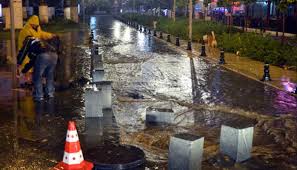 Bodrum'u sel götürüyor...