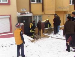 Sigara İzmaritinden Çıkan Yangın Apartman Sakinlerini Korkuttu